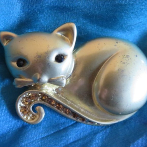 CAT Gold Tone Metal with Rhinestones Brooch 4x2 cm (I1) - Picture 2 of 3